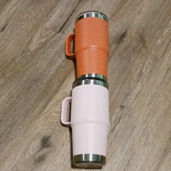 2 Yeti 20 Oz Ramblers With Mag Slide Lids - Picture 5 of 11